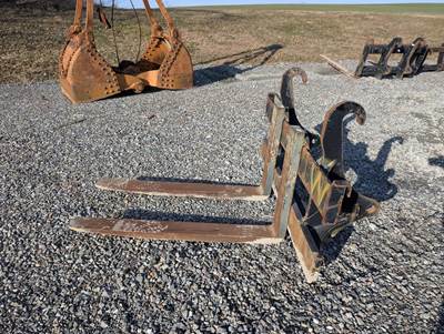 John Deere WORKSITE PRO Rotating Pallet Forks