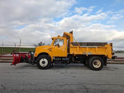 International 4700 Plow / Spreader Truck