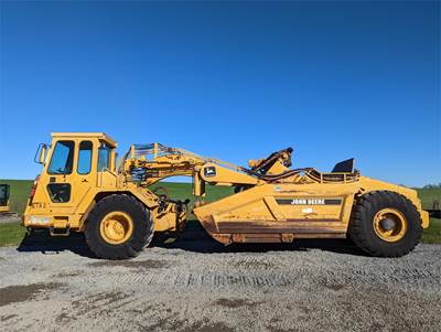 John Deere 762B II Scraper