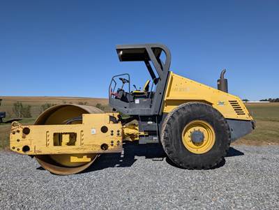 BOMAG BW211D-3 Smooth Drum Roller Compactor