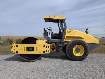 BOMAG BW211D-40 Smooth Drum Roller Compactor