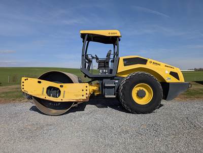 BOMAG BW211D-5 Smooth Drum Roller Compactor