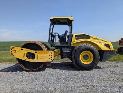 BOMAG BW211D-5 Smooth Drum Roller Compactor