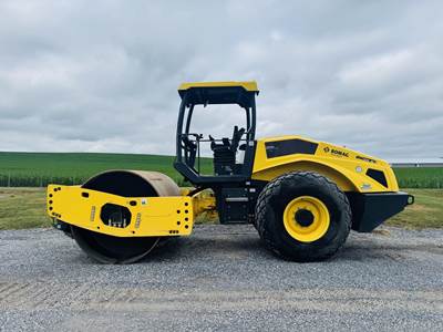 BOMAG BW211D-5 Smooth Drum Roller Compactor
