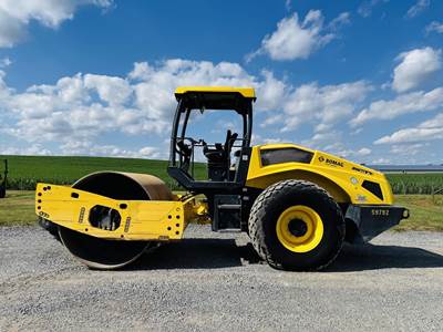 BOMAG BW211D-5 Smooth Drum Roller Compactor