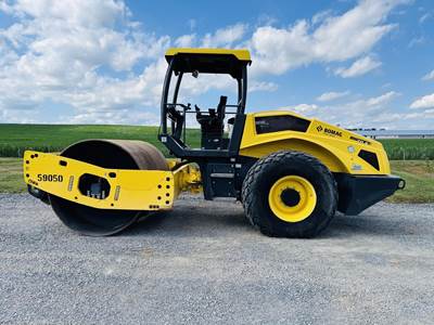 BOMAG BW211D-5 Smooth Drum Roller Compactor