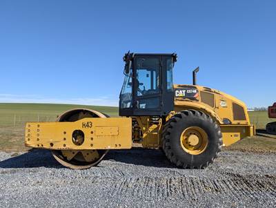 Caterpillar CS74B Smooth Drum Roller Compactor
