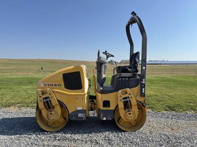 Volvo DD22 Smooth Drum Roller Compactor