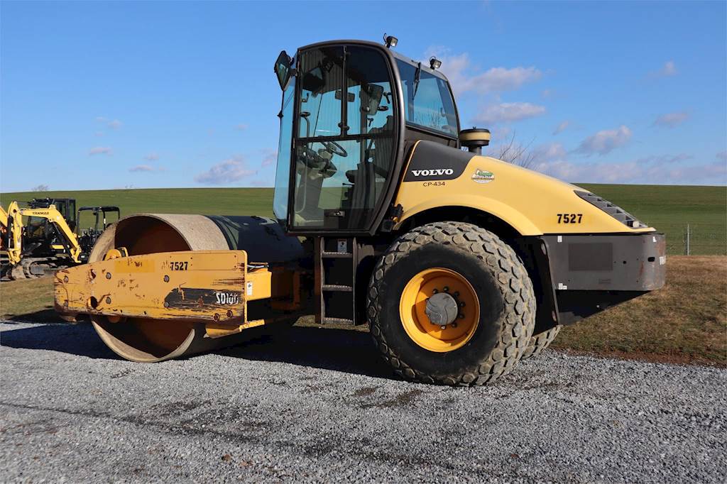 2011 Volvo SD100D Smooth Drum Roller Compactor For Lease/Rent, 3,404