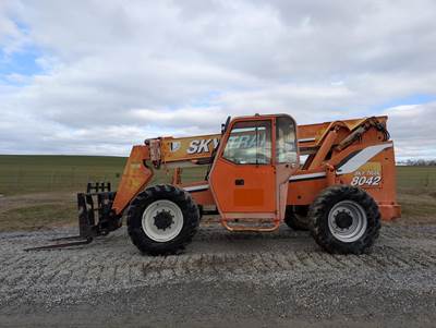 SkyTrak 8042 Telehandler - 8000lb Capacity, 42ft Lift Height
