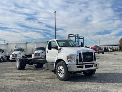 Ford F-750 Single Axle Cab & Chassis Truck - 300HP, Automatic