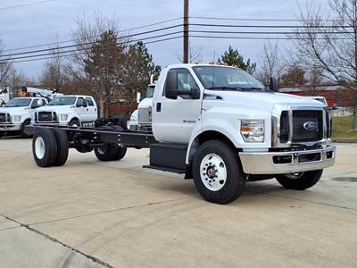 Ford F-750 Single Axle Cab & Chassis Truck - Automatic