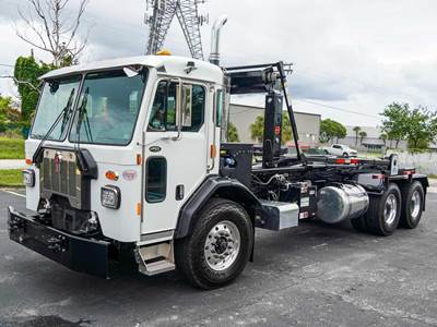 Kenworth L770 Tandem Axle Cab & Chassis Truck - Paccar, 400HP, 6 Speed Allison Rds Automatic