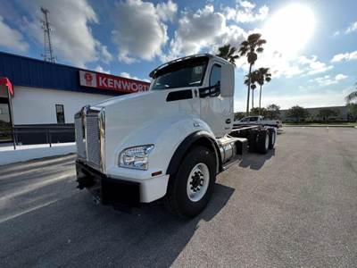 Kenworth T880 Tandem Axle Cab & Chassis Truck - Cummins, 500HP, 8Ll Manual