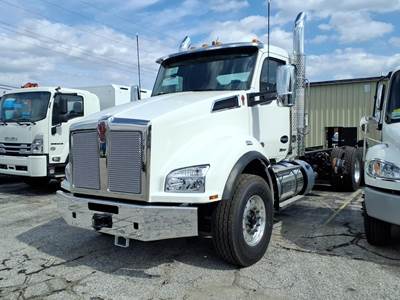 Kenworth T880 Tandem Axle Cab & Chassis Truck - Cummins, 525HP, 6 Speed Allison Rds Automatic