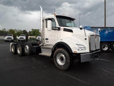 Kenworth T880 Tri Axle Cab & Chassis Truck - Paccar, 430HP, 6 Speed Allison Rds Automatic