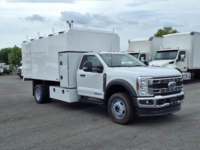 Ford F-600 Chipper Truck - Automatic