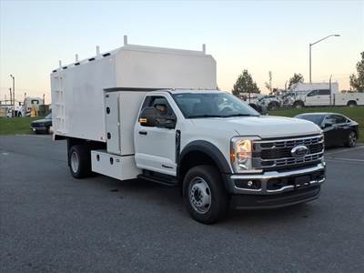 Ford F-600 Chipper Truck - Automatic