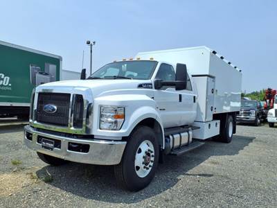 Ford F-750 Chipper Truck - 300HP, Automatic