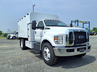 Ford F-750 Chipper Truck - 300HP, Automatic