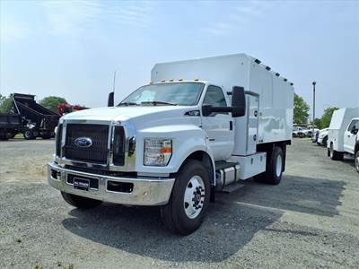 Ford F-750 Chipper Truck - 300HP, Automatic
