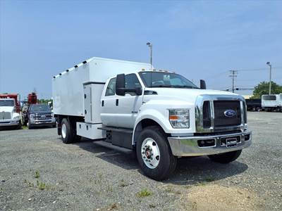 Ford F-750 Chipper Truck - 300HP, Automatic