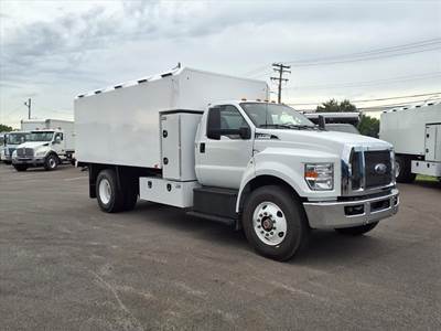 Ford F-750 Chipper Truck - 300HP, Automatic