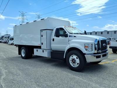 Ford F-750 Chipper Truck - 300HP, Automatic