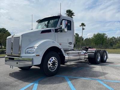 Kenworth T880 Day Cab Truck - Paccar 455HP, 12 Speed Amt