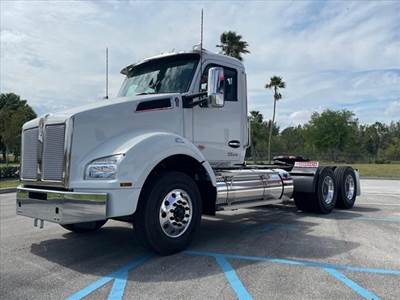 Kenworth T880 Day Cab Truck - Paccar 455HP, 12 Speed Amt
