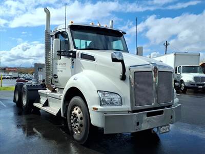 Kenworth T880 Day Cab Truck - Paccar 510HP, 12 Speed Amt
