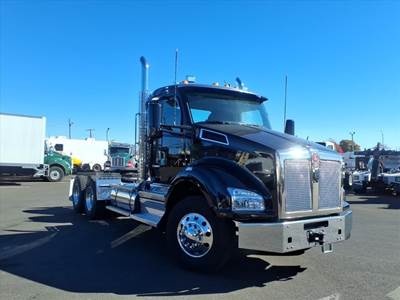 Kenworth T880 Day Cab Truck - Paccar 510HP, 18 Speed Manual