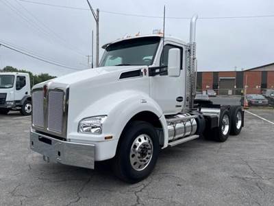 Kenworth T880 Day Cab Truck - Cummins 565HP, 18 Speed Endurant Amt