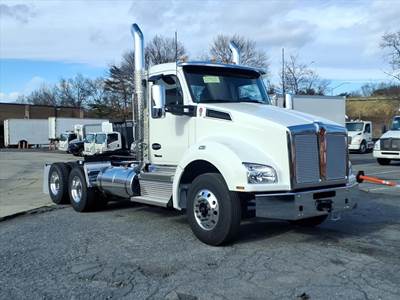 Kenworth T880 Day Cab Truck - Cummins 565HP, 18 Speed Endurant Amt