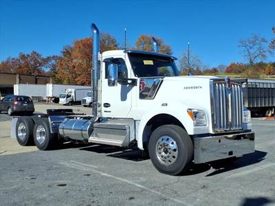 Kenworth W990 Day Cab Truck - Cummins 565HP, 18 Speed Endurant Amt