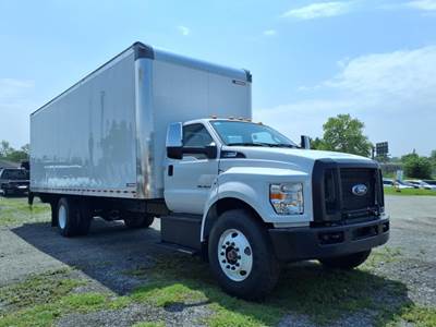 Ford F-750 26 ft Box Truck - 300HP, Automatic, Liftgate