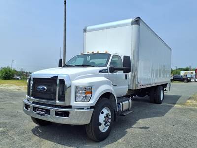 Ford F-750 26 ft Box Truck - 300HP, Automatic, Roll up Door, Liftgate
