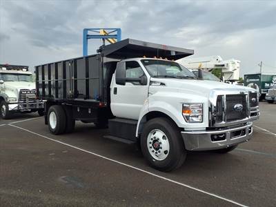 Ford F-750 XL Single Axle Dump Truck - 300HP, Automatic