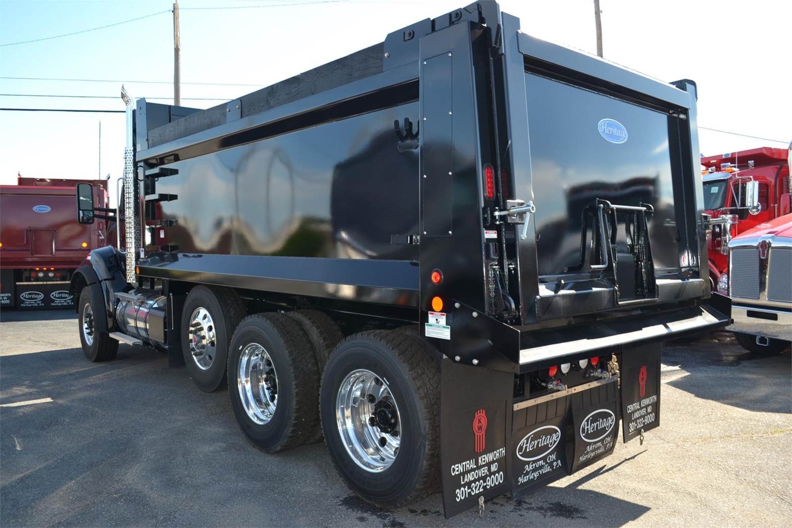 2023 Kenworth T880 Tri Axle Dump Truck Cummins 500HP, 6 Speed Allison