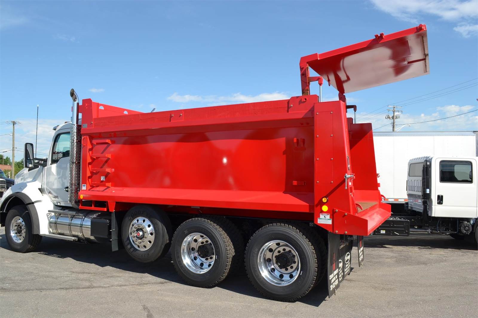 2023 Kenworth T880 Tri Axle Dump Truck Cummins 500HP, 6 Speed Allison