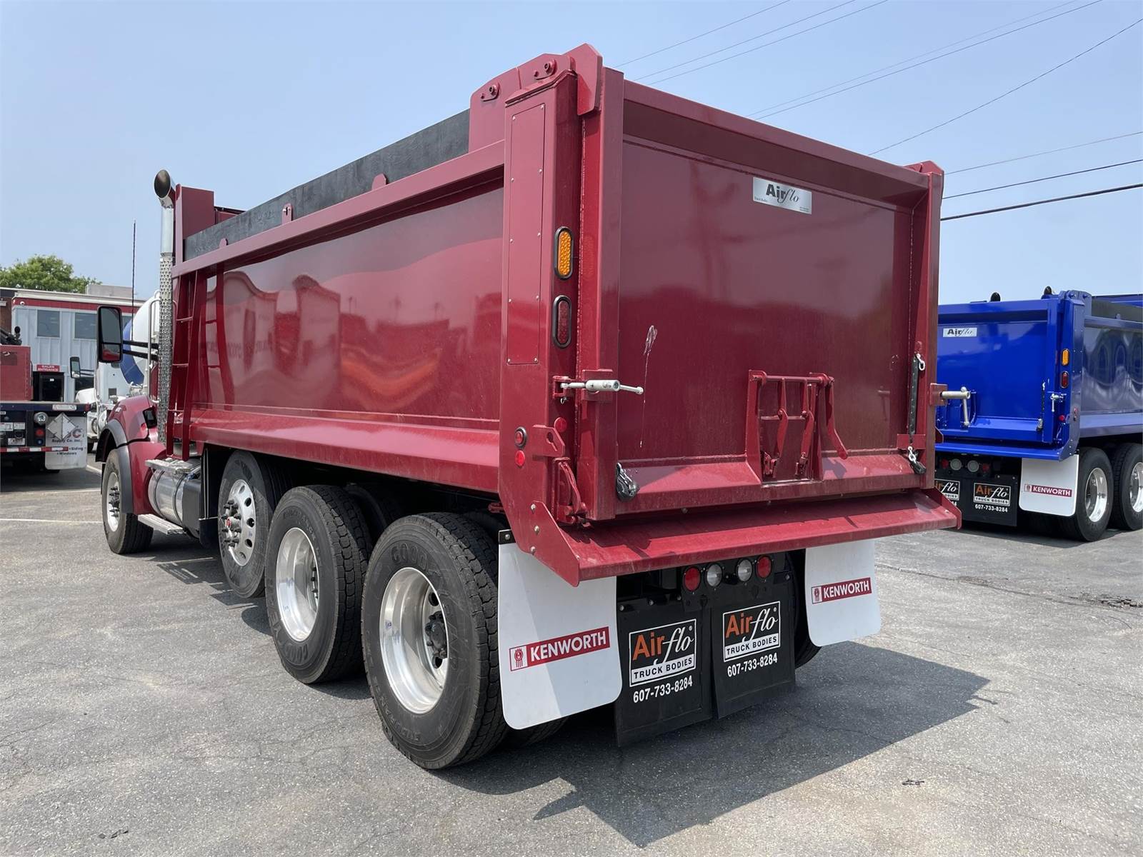 2024 Kenworth T880 Tri Axle Dump Truck Cummins 500HP, 6 Speed Allison