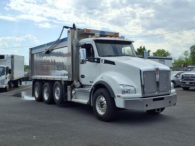 Kenworth T880 Tri Axle Dump Truck - Cummins 500HP, 13 Speed Manual, 17' Dump