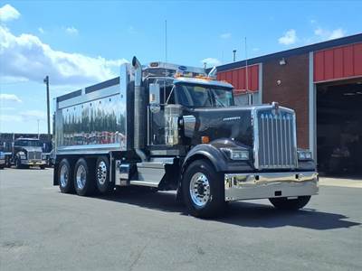 Kenworth W900 Tri Axle Dump Truck - Cummins 565HP, 18 Speed Manual, 17' Dump