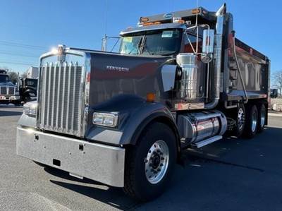 Kenworth W900 Tri Axle Dump Truck - Cummins 565HP, 18 Speed Manual, 17' Dump