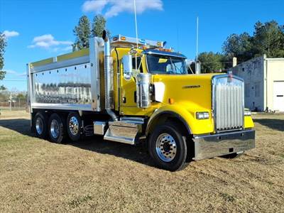Kenworth W900 Tri Axle Dump Truck - Cummins 565HP, 6 Speed Allison Rds Automatic, 17' Dump