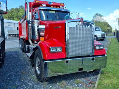 Kenworth W900 Tri Axle Dump Truck - Cummins 565HP, 18 Speed Manual, 17' Dump