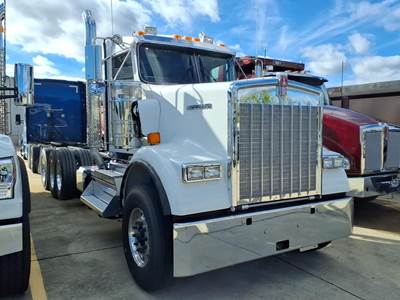 Kenworth W900 Tri Axle Dump Truck - Cummins 565HP, 6 Speed Allison Rds Automatic, 17' Dump
