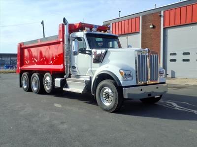 Kenworth W990 Tri Axle Dump Truck - Cummins 525HP, 6 Speed Allison Rds Automatic, 17' Dump