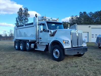 Kenworth W990 Tri Axle Dump Truck - Cummins 525HP, 6 Speed Allison Rds Automatic, 17' Dump