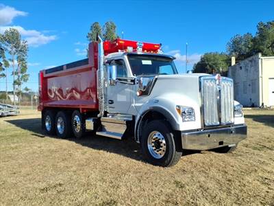 Kenworth W990 Tri Axle Dump Truck - Cummins 525HP, 6 Speed Allison Rds Automatic, 17' Dump